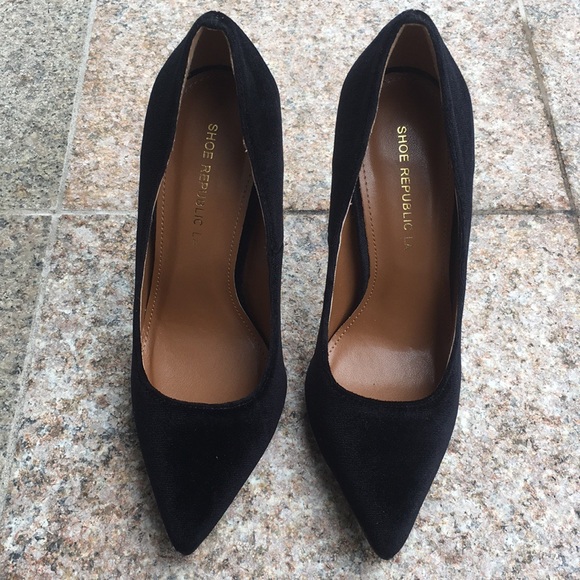 Shoes - NWT velvet heels